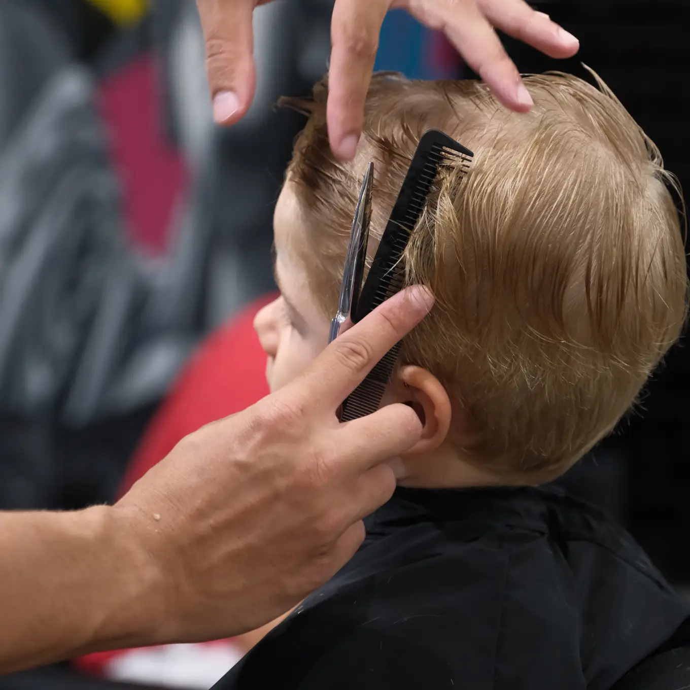 Coupe enfant réalisée avec soin chez 04 ST BARBER Béziers