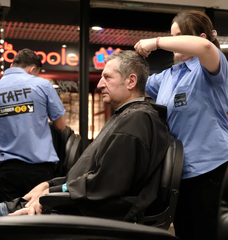 Coupe homme en cours au salon 04 St Barber de Béziers