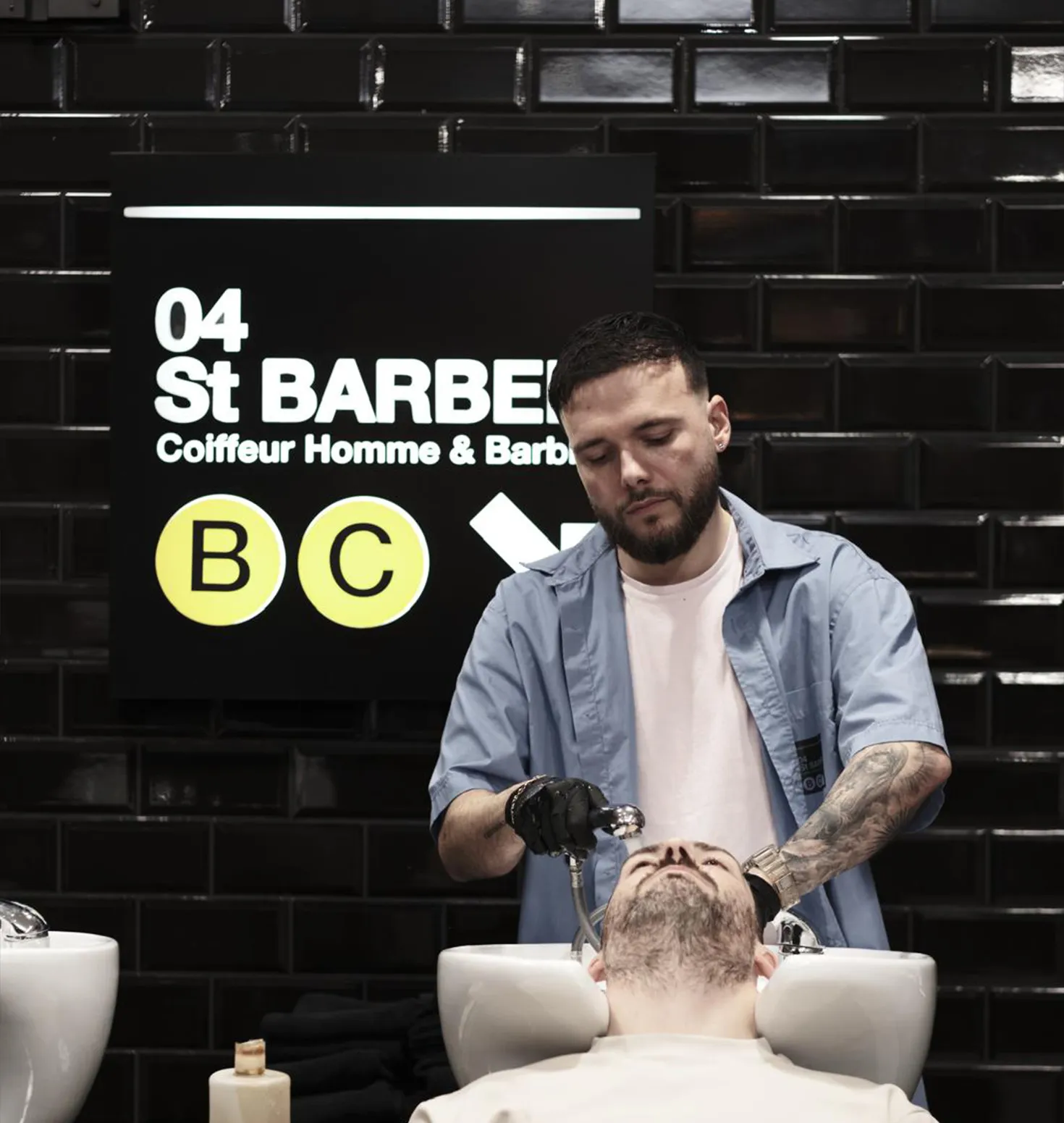 Barbier à Béziers en action dans le salon 04 St BARBER