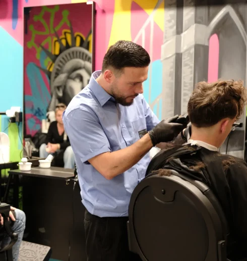 Barbier en action dans l’univers new-yorkais de 04 ST BARBER à Béziers